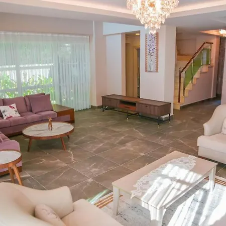 Alzuharia 5+1 Ozel Havuzlu Private 쿠사다시
